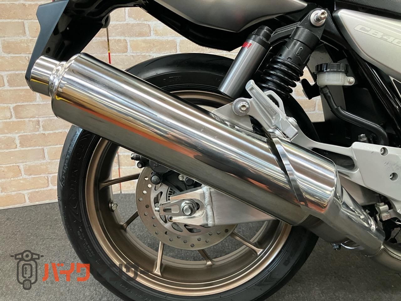CB400 SUPER FOUR VTEC REVO　受注期間限定生産モデル　エンジンガード　メーターバイザー　グリップヒーター_12
