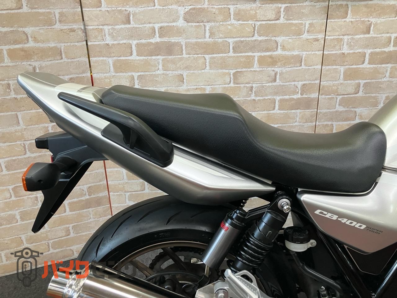 CB400 SUPER FOUR VTEC REVO　受注期間限定生産モデル　エンジンガード　メーターバイザー　グリップヒーター_13