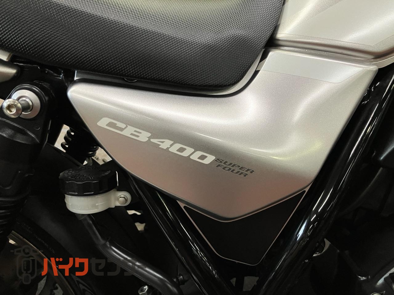 CB400 SUPER FOUR VTEC REVO　受注期間限定生産モデル　エンジンガード　メーターバイザー　グリップヒーター_14