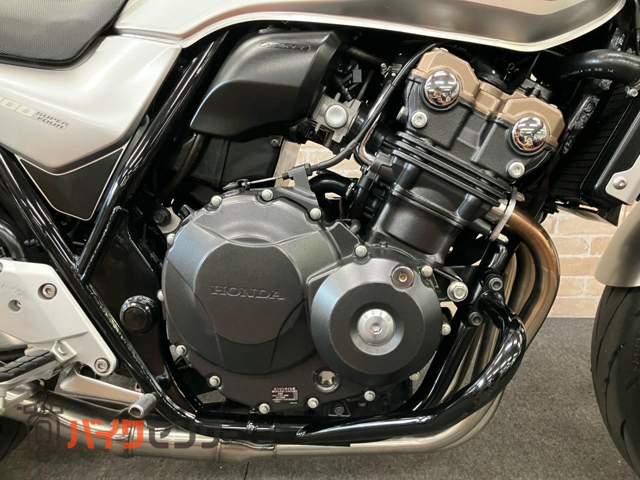 CB400 SUPER FOUR VTEC REVO　受注期間限定生産モデル　エンジンガード　メーターバイザー　グリップヒーター_15