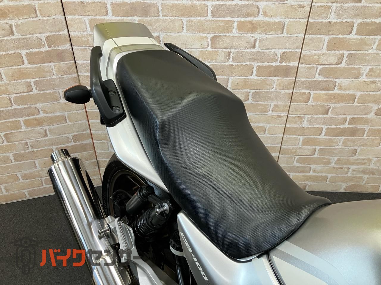CB400 SUPER FOUR VTEC REVO　受注期間限定生産モデル　エンジンガード　メーターバイザー　グリップヒーター_19