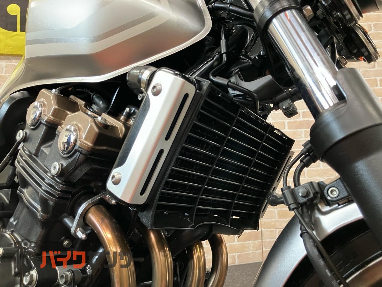 CB400 SUPER FOUR VTEC REVO　受注期間限定生産モデル　エンジンガード　メーターバイザー　グリップヒーター_20