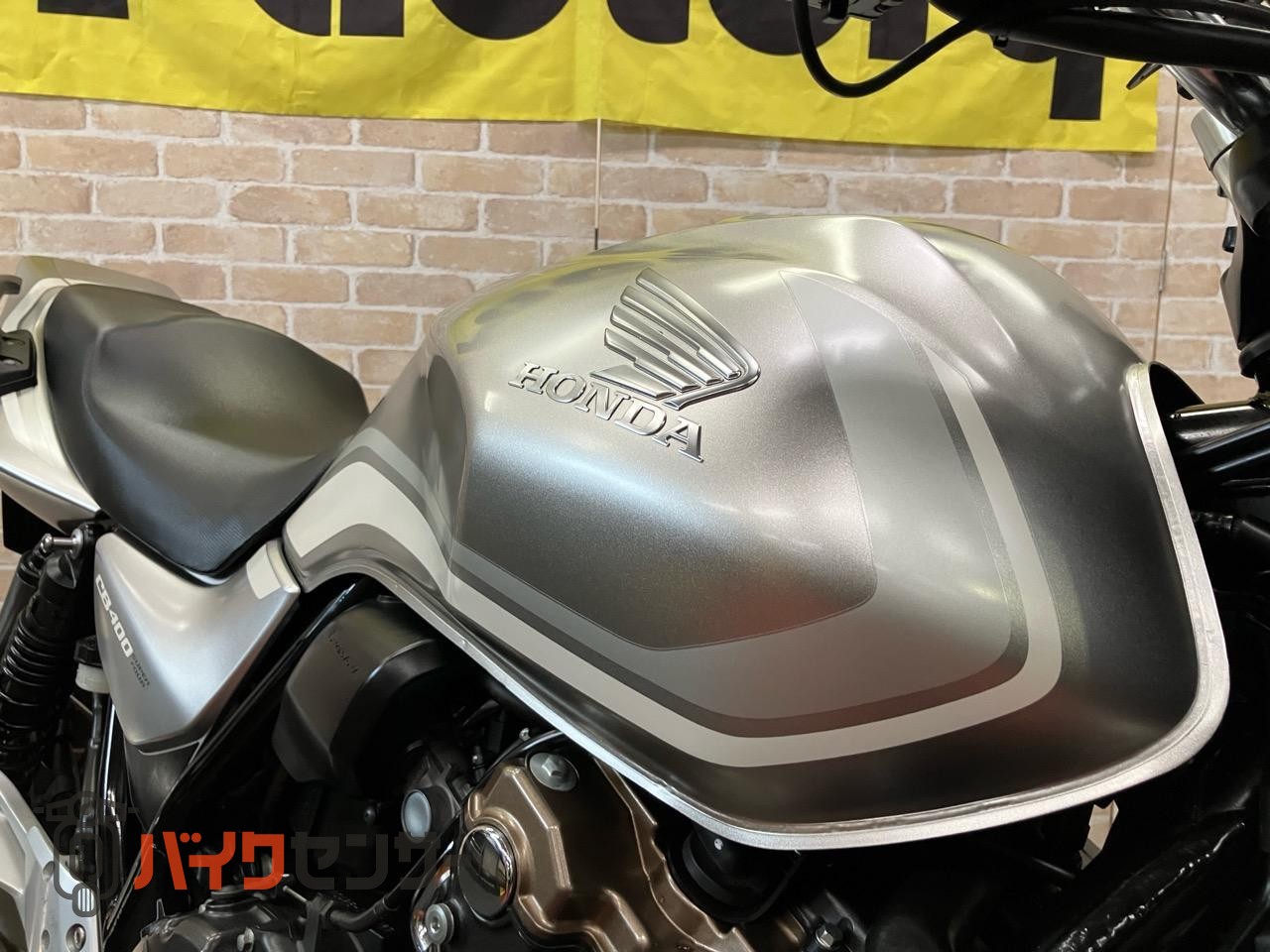 CB400 SUPER FOUR VTEC REVO　受注期間限定生産モデル　エンジンガード　メーターバイザー　グリップヒーター_22