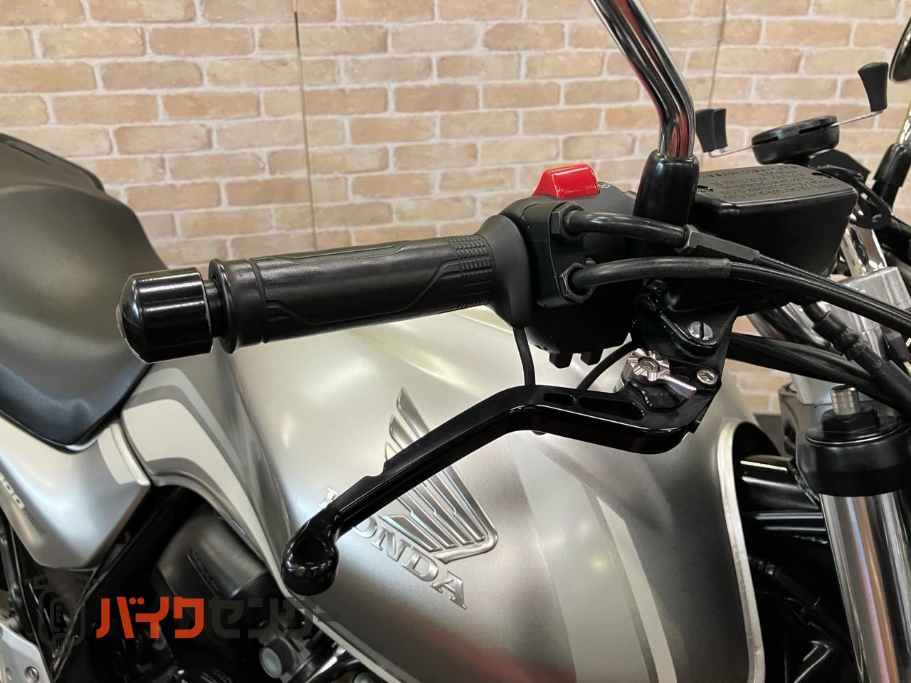 CB400 SUPER FOUR VTEC REVO　受注期間限定生産モデル　エンジンガード　メーターバイザー　グリップヒーター_23