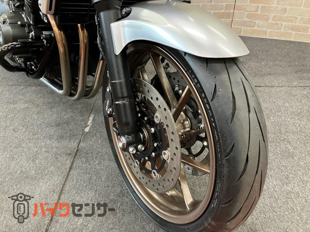 CB400 SUPER FOUR VTEC REVO　受注期間限定生産モデル　エンジンガード　メーターバイザー　グリップヒーター_24