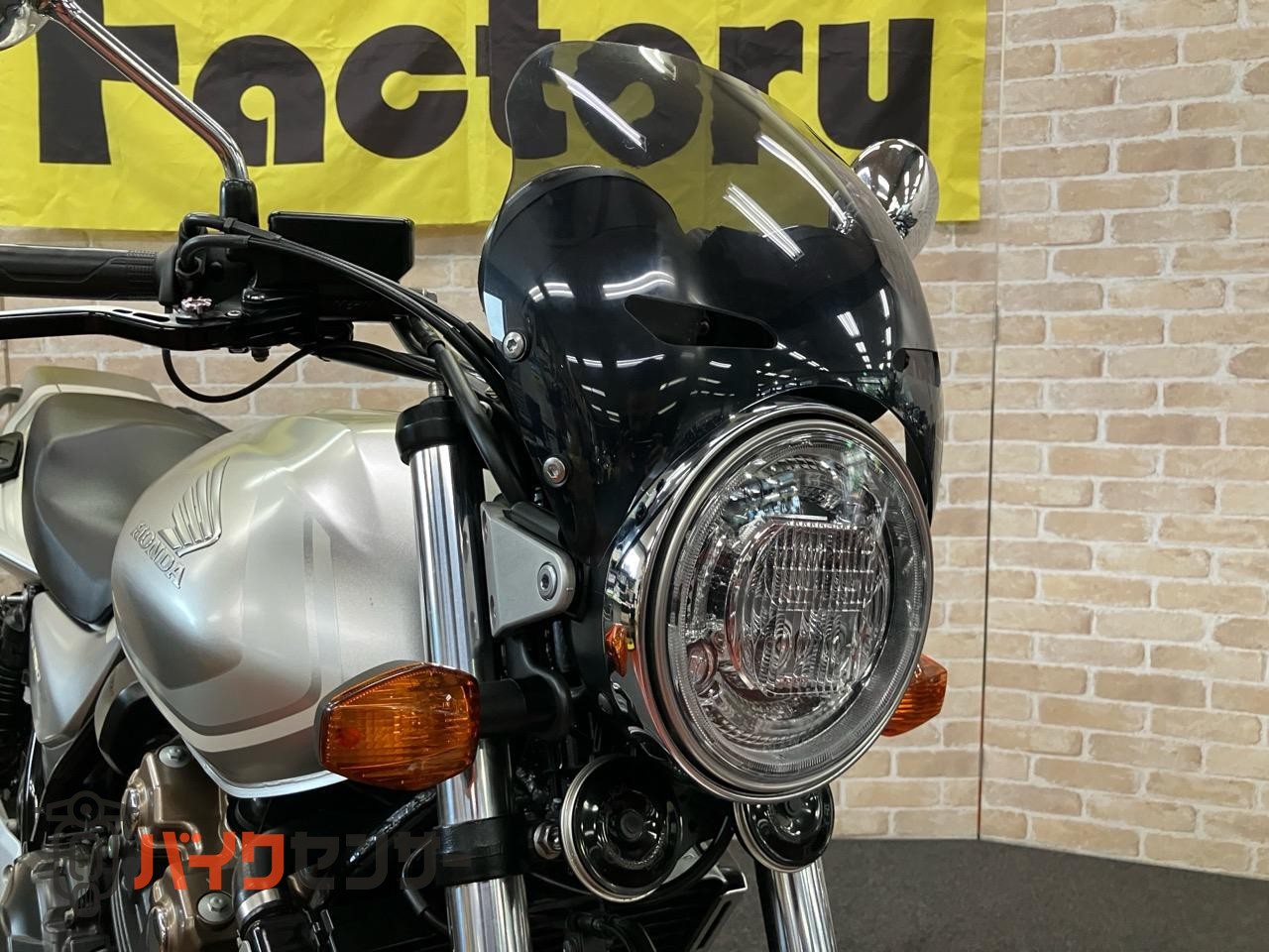 CB400 SUPER FOUR VTEC REVO　受注期間限定生産モデル　エンジンガード　メーターバイザー　グリップヒーター_25