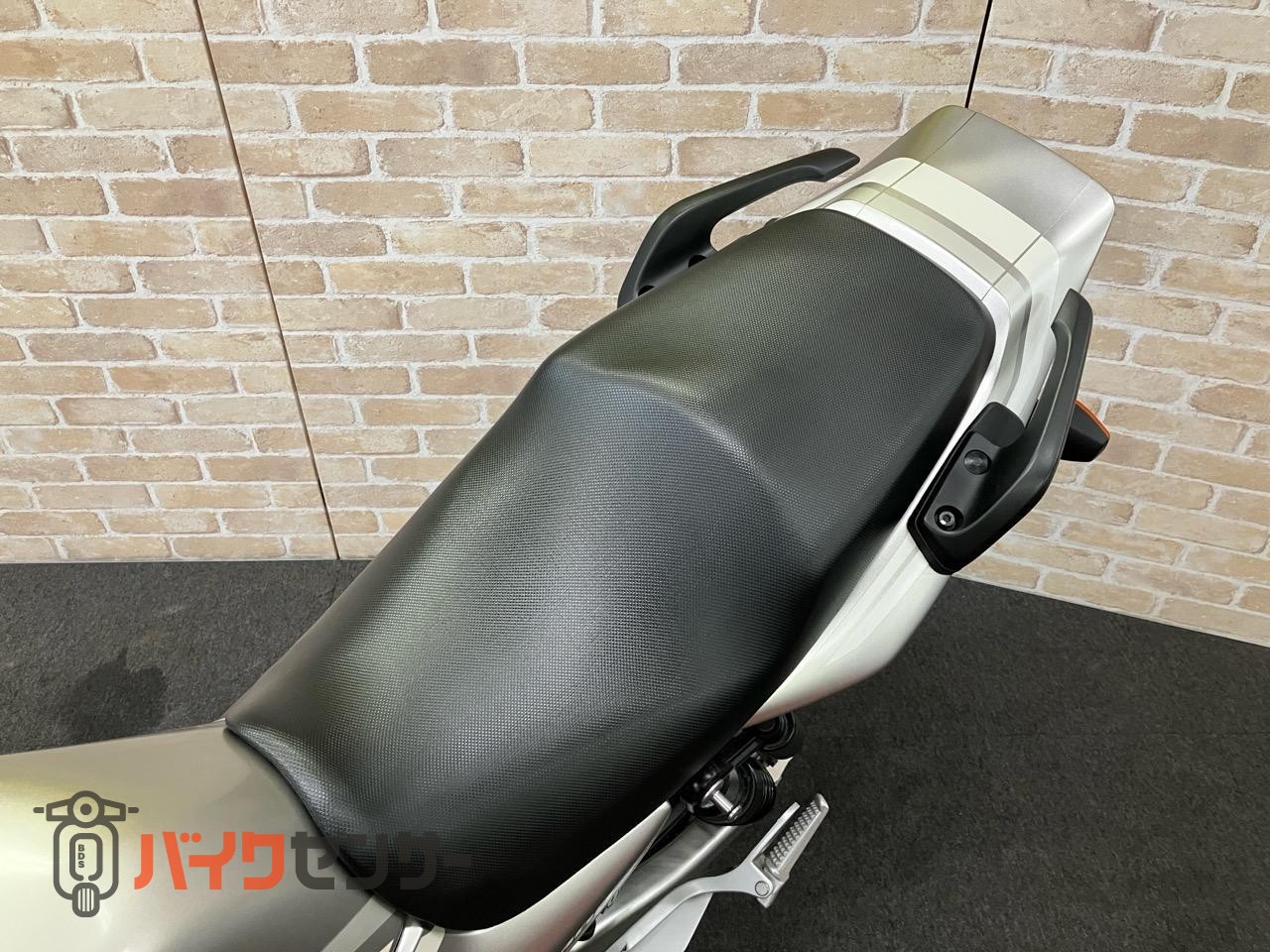 CB400 SUPER FOUR VTEC REVO　受注期間限定生産モデル　エンジンガード　メーターバイザー　グリップヒーター_26