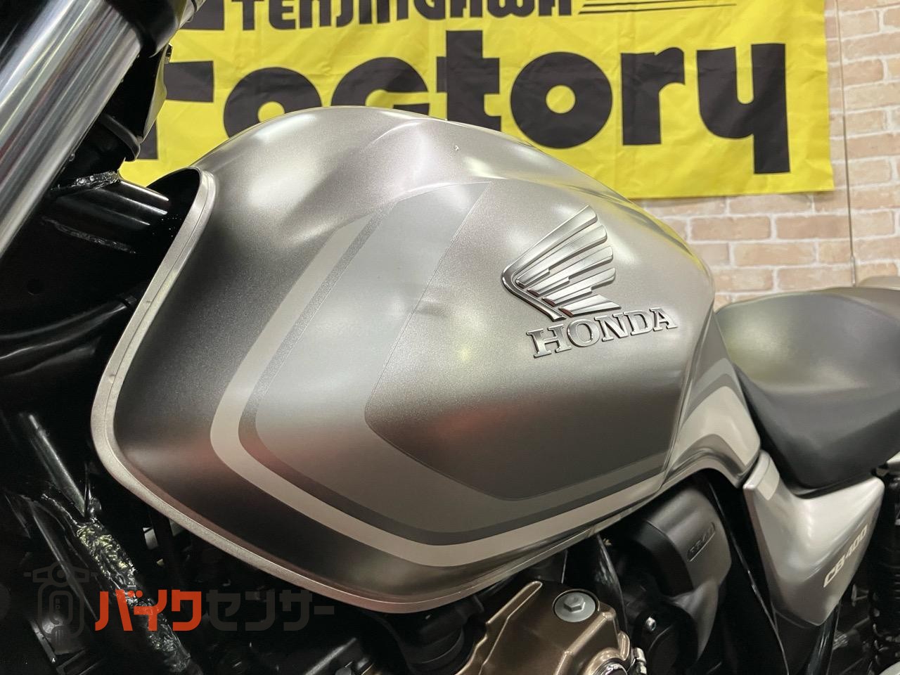 CB400 SUPER FOUR VTEC REVO　受注期間限定生産モデル　エンジンガード　メーターバイザー　グリップヒーター_27