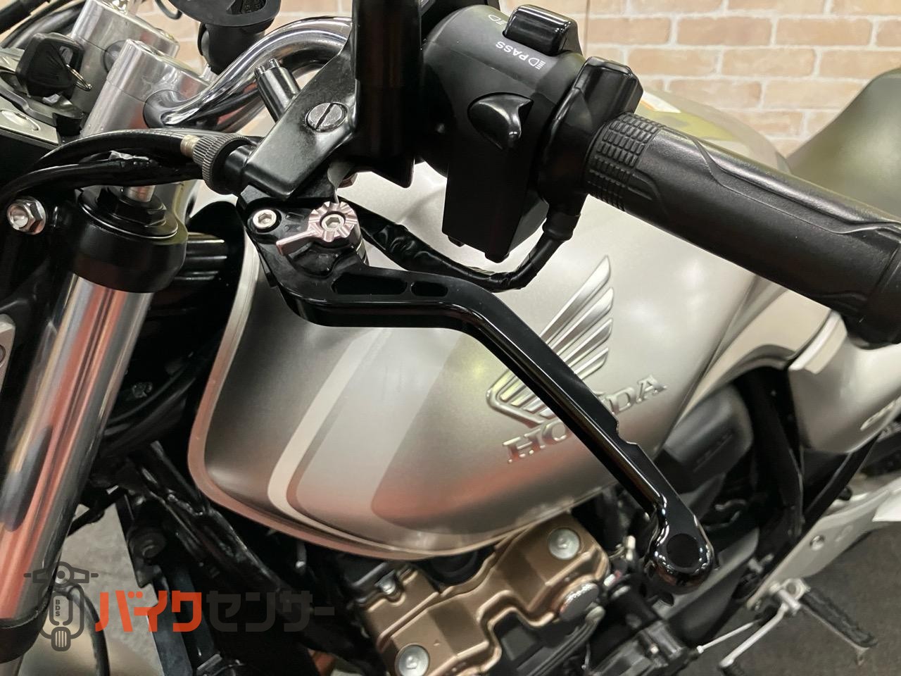 CB400 SUPER FOUR VTEC REVO　受注期間限定生産モデル　エンジンガード　メーターバイザー　グリップヒーター_28