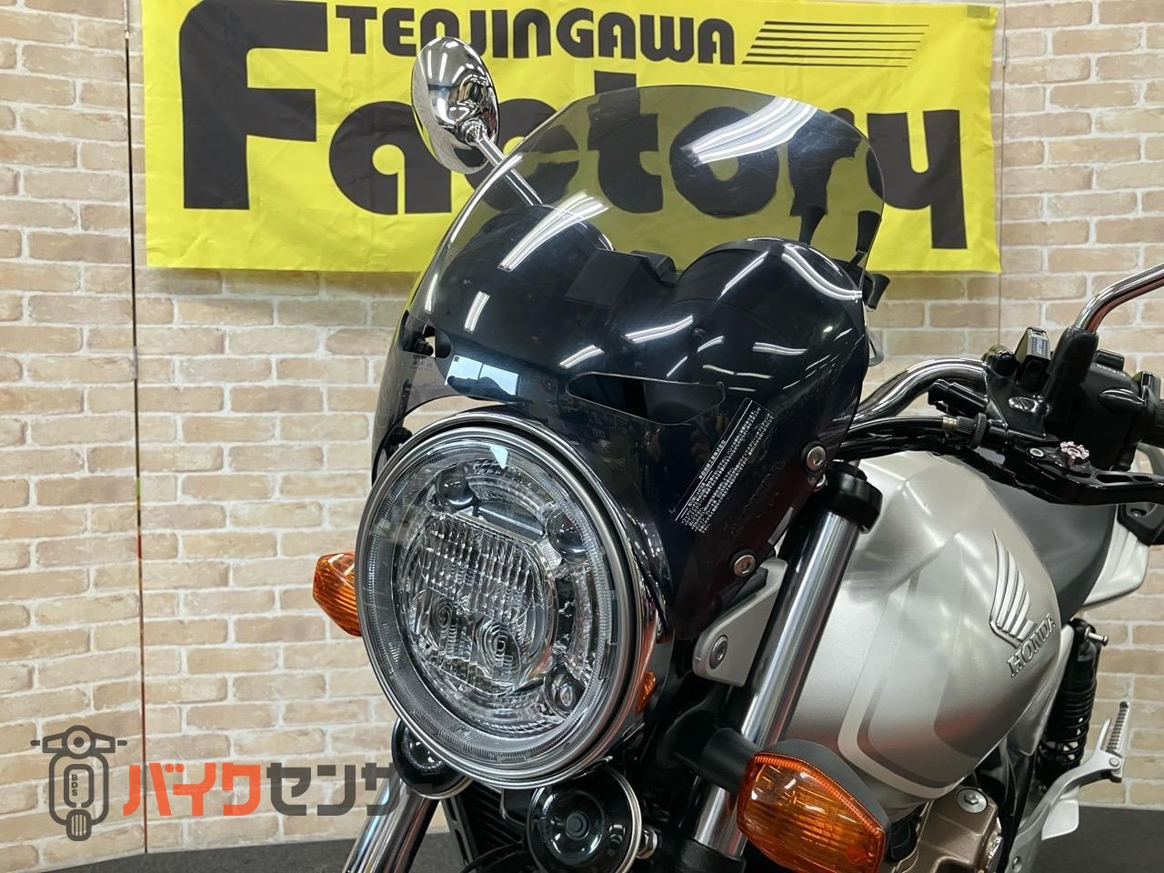 CB400 SUPER FOUR VTEC REVO　受注期間限定生産モデル　エンジンガード　メーターバイザー　グリップヒーター_29