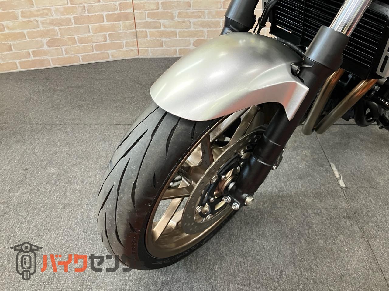 CB400 SUPER FOUR VTEC REVO　受注期間限定生産モデル　エンジンガード　メーターバイザー　グリップヒーター_30