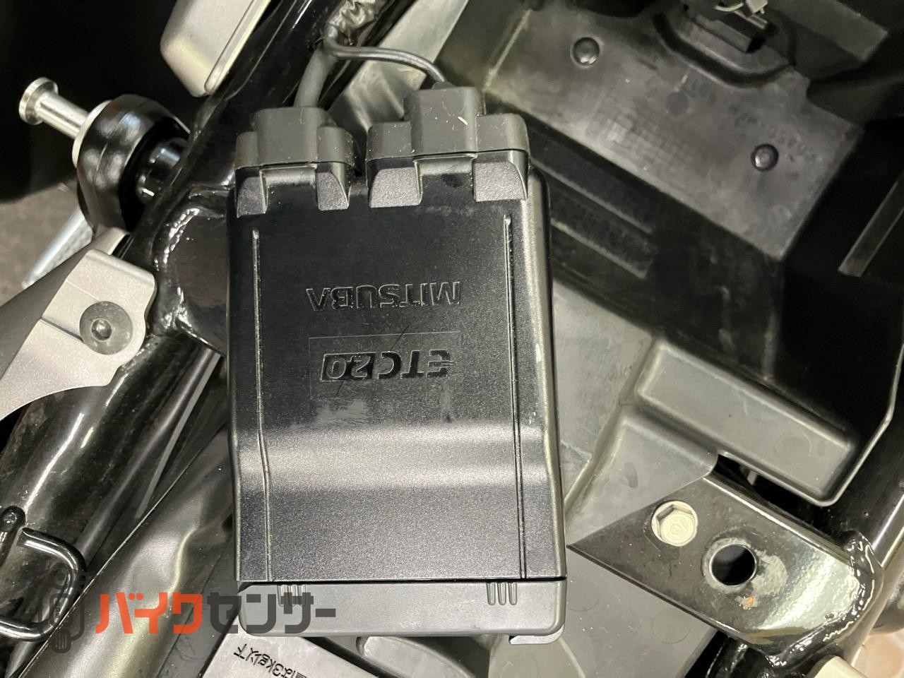 CB400 SUPER FOUR VTEC REVO　受注期間限定生産モデル　エンジンガード　メーターバイザー　グリップヒーター_31