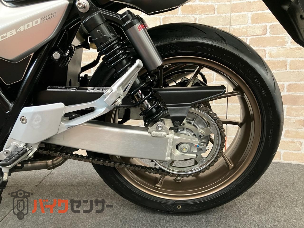 CB400 SUPER FOUR VTEC REVO　受注期間限定生産モデル　エンジンガード　メーターバイザー　グリップヒーター_33