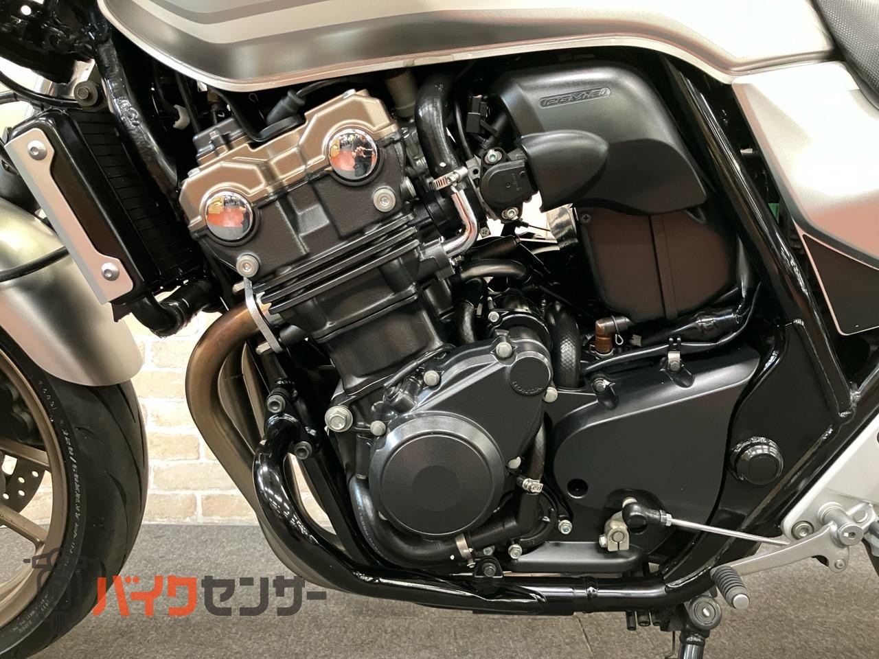 CB400 SUPER FOUR VTEC REVO　受注期間限定生産モデル　エンジンガード　メーターバイザー　グリップヒーター_35