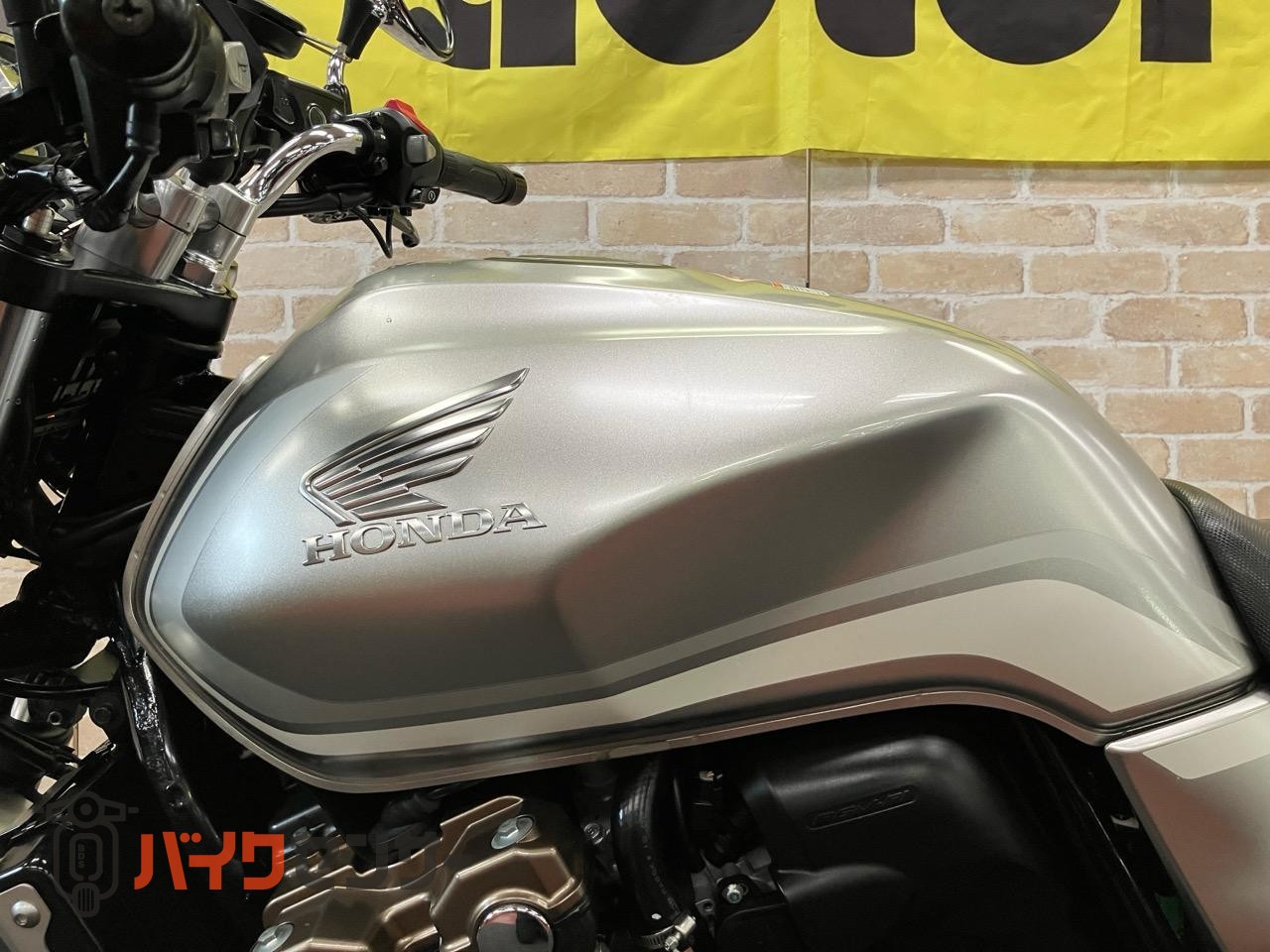 CB400 SUPER FOUR VTEC REVO　受注期間限定生産モデル　エンジンガード　メーターバイザー　グリップヒーター_36