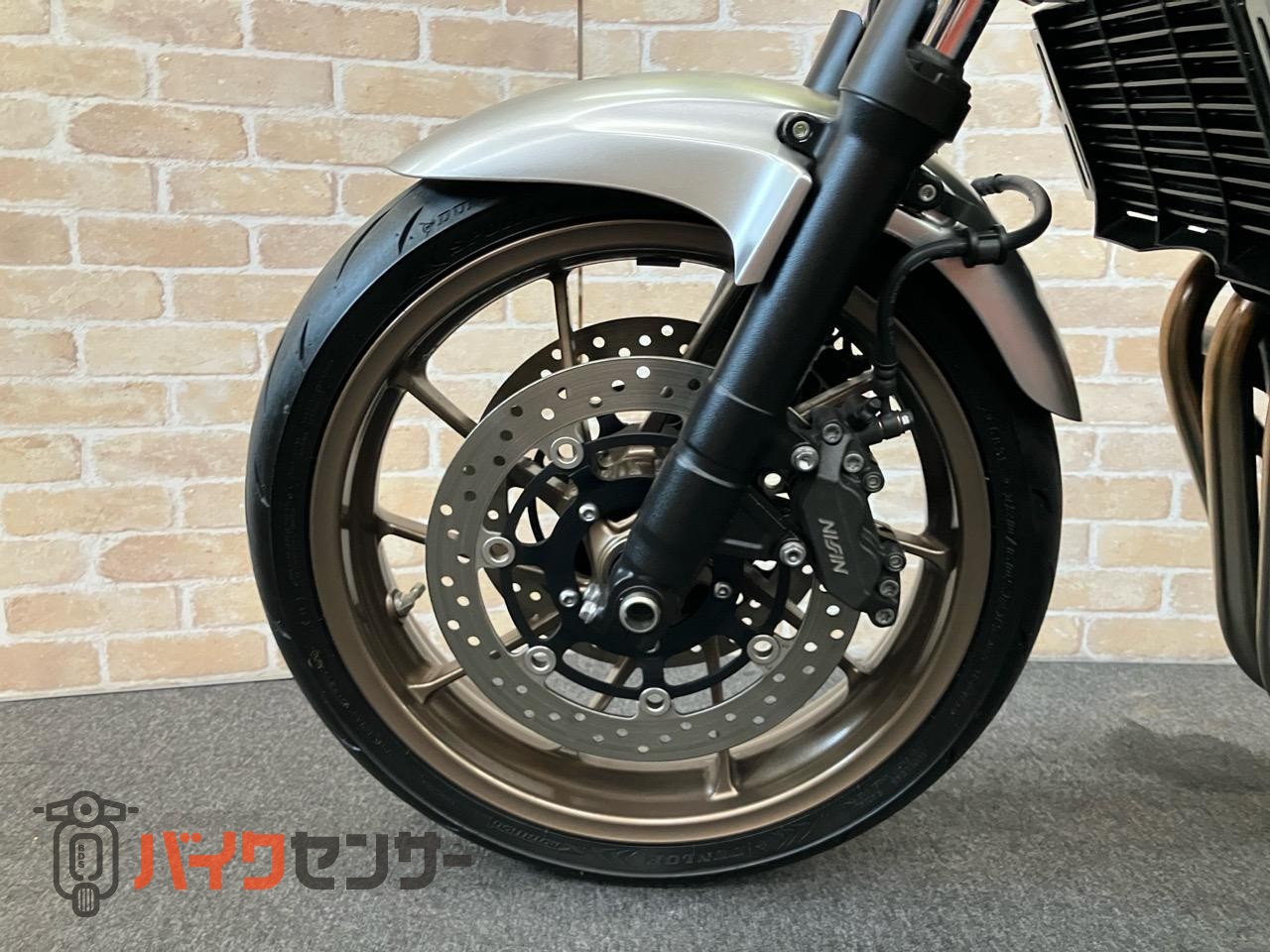 CB400 SUPER FOUR VTEC REVO　受注期間限定生産モデル　エンジンガード　メーターバイザー　グリップヒーター_37