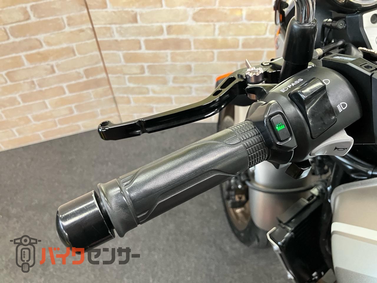 CB400 SUPER FOUR VTEC REVO　受注期間限定生産モデル　エンジンガード　メーターバイザー　グリップヒーター_40