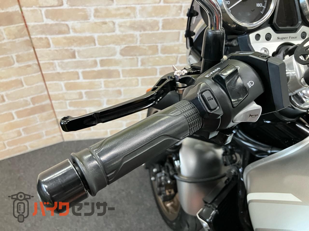 CB400 SUPER FOUR VTEC REVO　受注期間限定生産モデル　エンジンガード　メーターバイザー　グリップヒーター_41