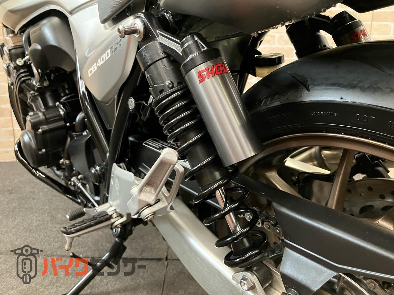 CB400 SUPER FOUR VTEC REVO　受注期間限定生産モデル　エンジンガード　メーターバイザー　グリップヒーター_42