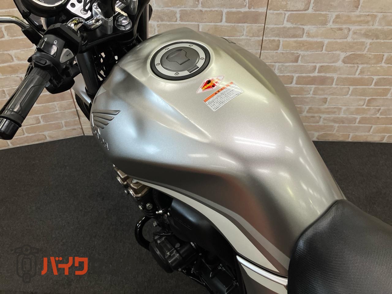 CB400 SUPER FOUR VTEC REVO　受注期間限定生産モデル　エンジンガード　メーターバイザー　グリップヒーター_44