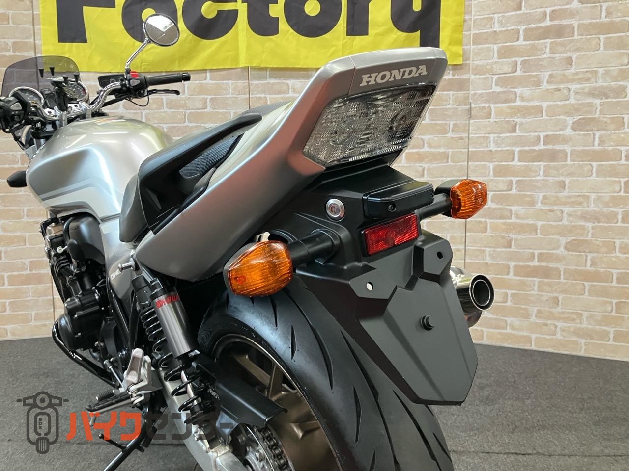 CB400 SUPER FOUR VTEC REVO　受注期間限定生産モデル　エンジンガード　メーターバイザー　グリップヒーター_46