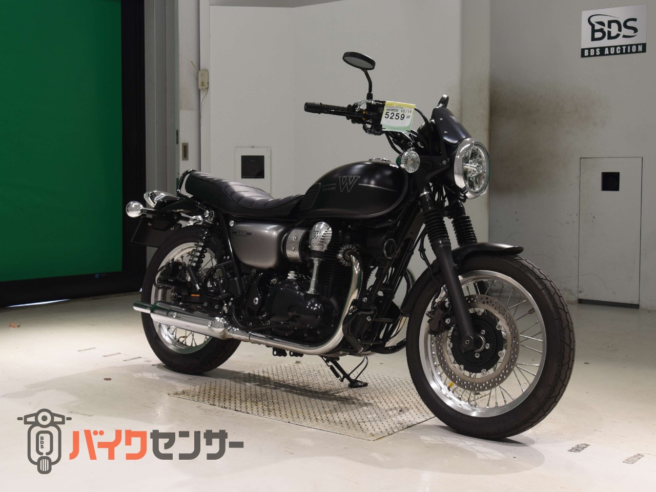 W800 ストリート　エンジンガード　クリアウインカー　クリアテール　サイドバックサポート　ハンドル　レバー等カスタム_2
