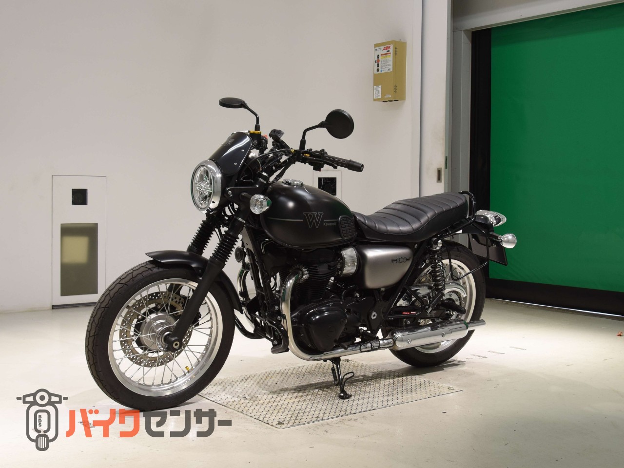 W800 ストリート　エンジンガード　クリアウインカー　クリアテール　サイドバックサポート　ハンドル　レバー等カスタム_3