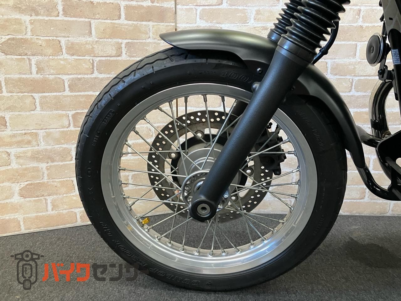 W800 ストリート　エンジンガード　クリアウインカー　クリアテール　サイドバックサポート　ハンドル　レバー等カスタム_10