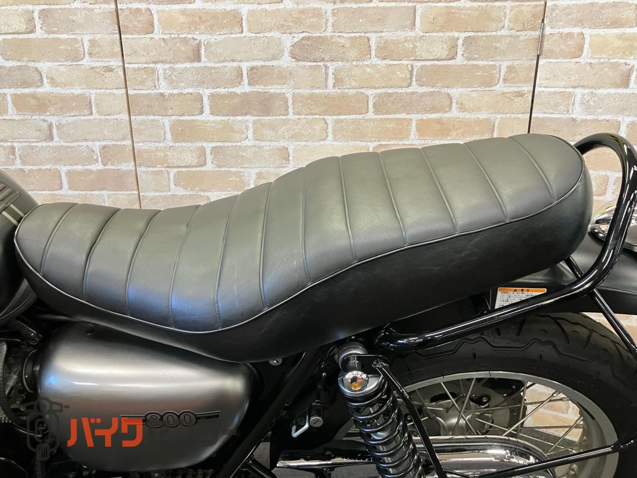 W800 ストリート　エンジンガード　クリアウインカー　クリアテール　サイドバックサポート　ハンドル　レバー等カスタム_13