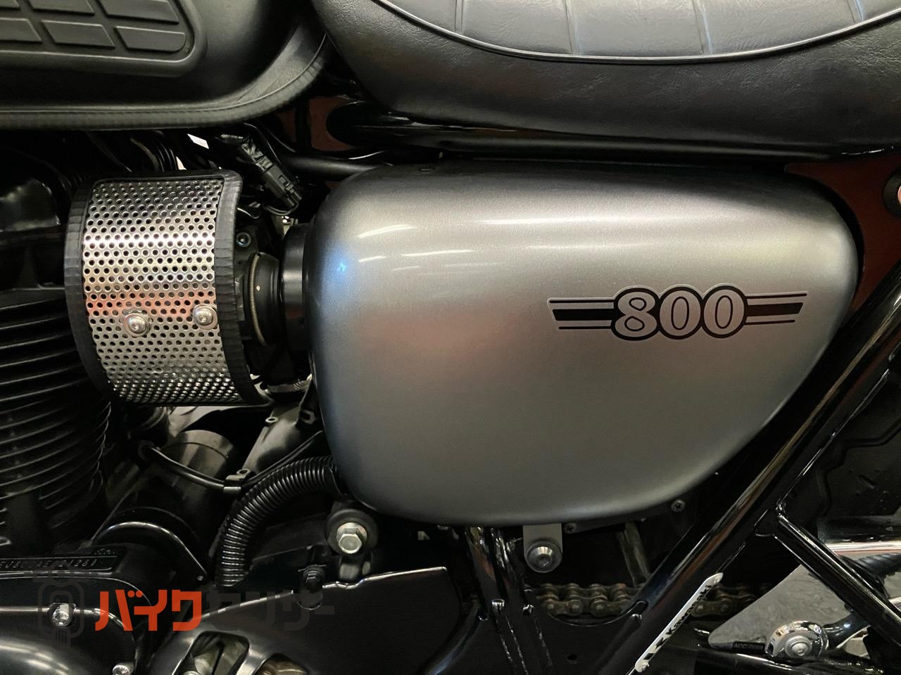 W800 ストリート　エンジンガード　クリアウインカー　クリアテール　サイドバックサポート　ハンドル　レバー等カスタム_14