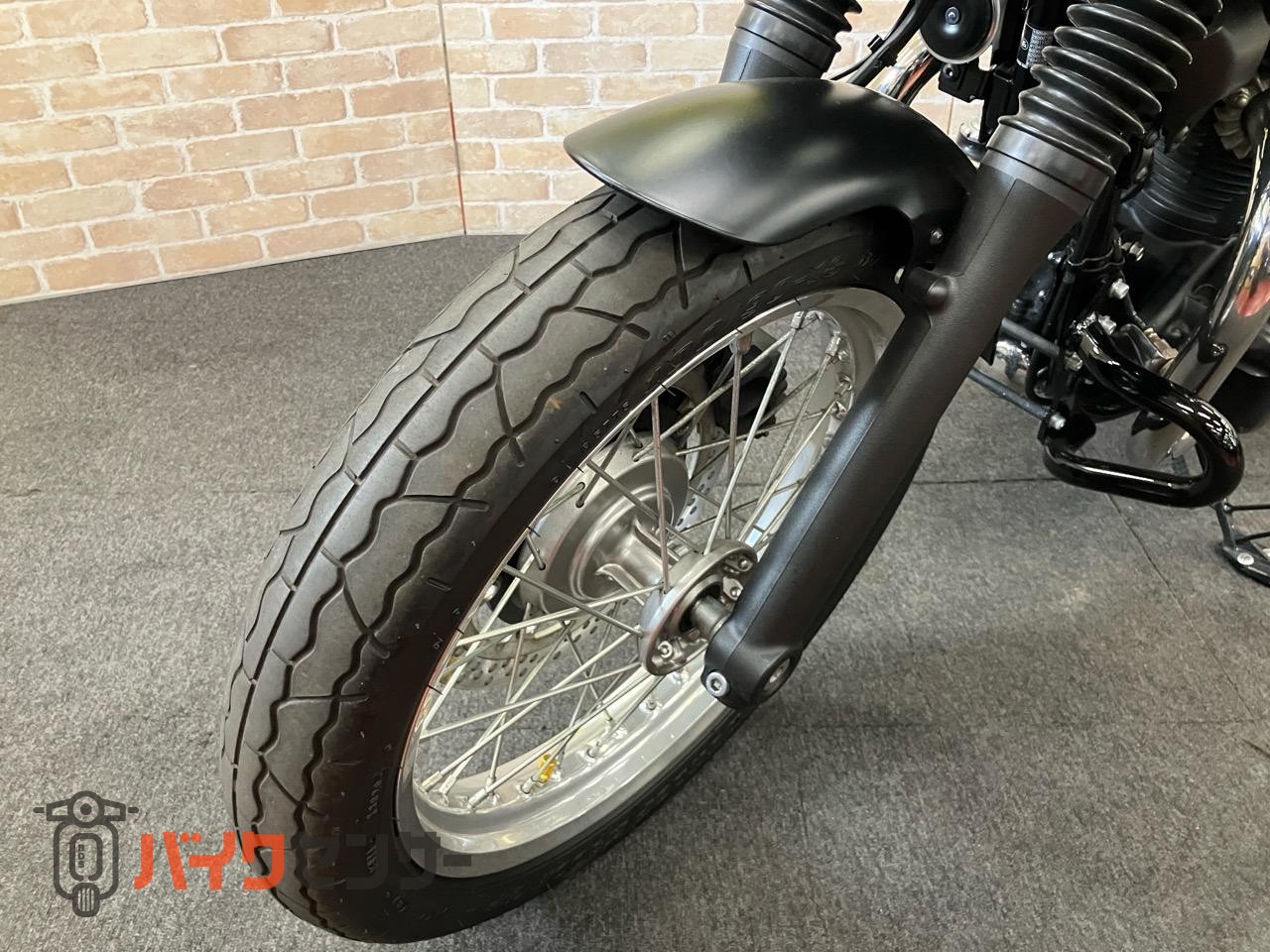 W800 ストリート　エンジンガード　クリアウインカー　クリアテール　サイドバックサポート　ハンドル　レバー等カスタム_19