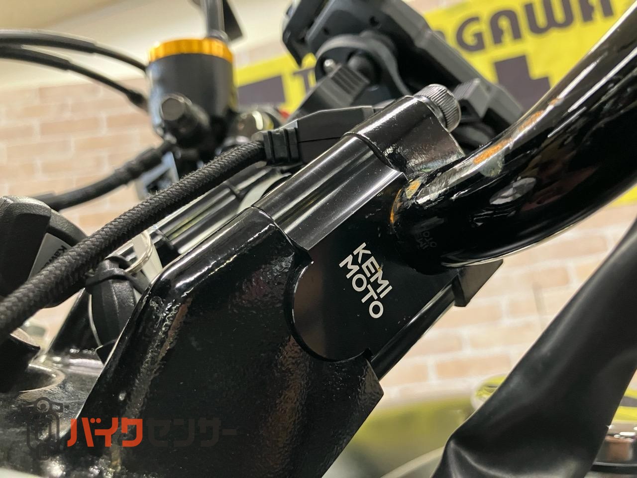 W800 ストリート　エンジンガード　クリアウインカー　クリアテール　サイドバックサポート　ハンドル　レバー等カスタム_24