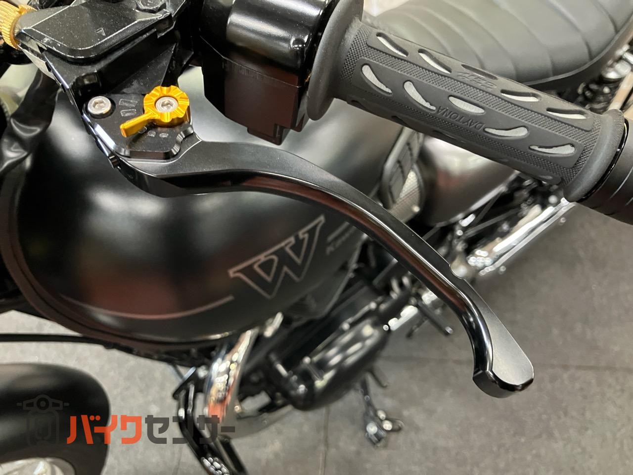 W800 ストリート　エンジンガード　クリアウインカー　クリアテール　サイドバックサポート　ハンドル　レバー等カスタム_25