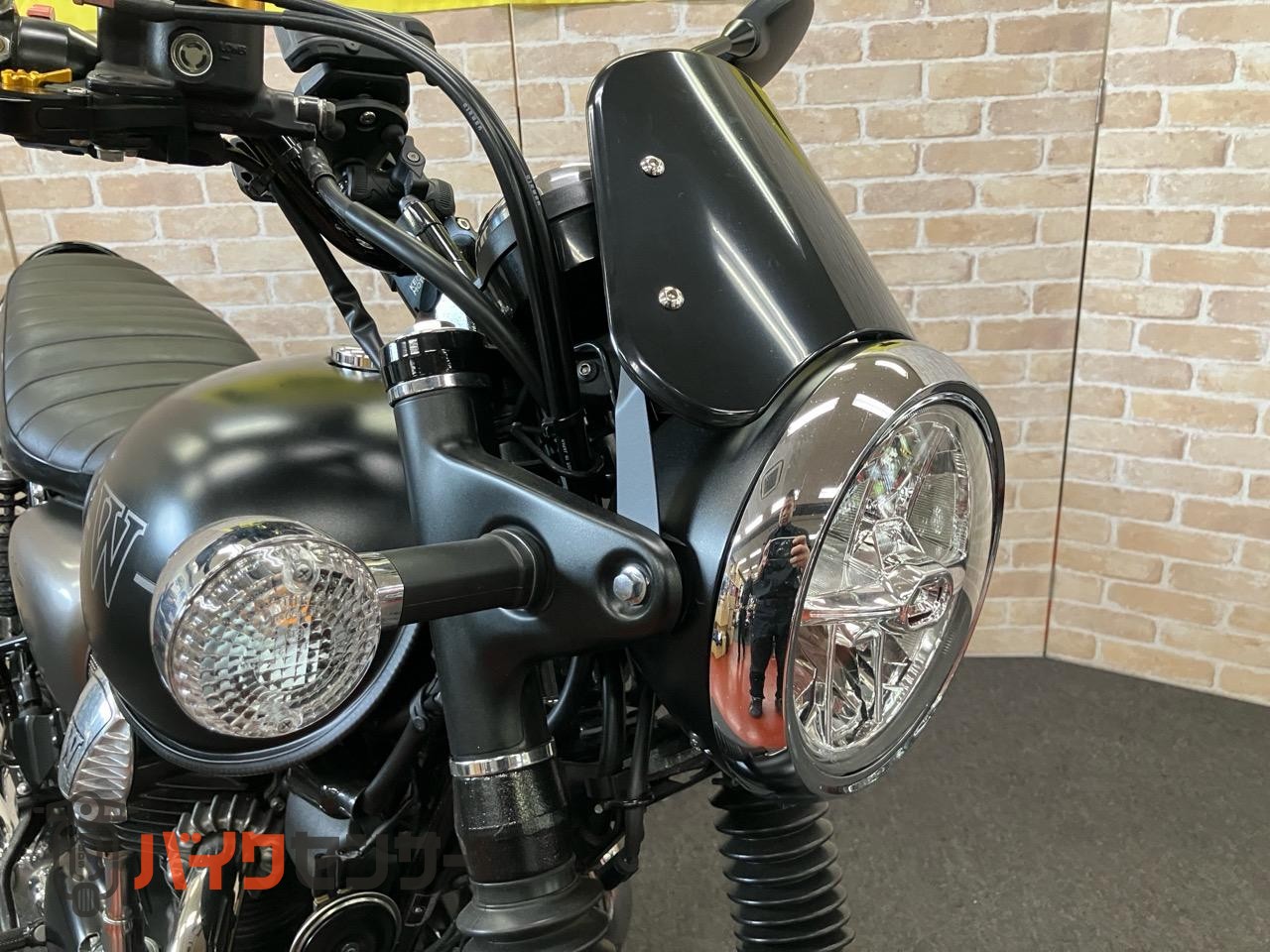 W800 ストリート　エンジンガード　クリアウインカー　クリアテール　サイドバックサポート　ハンドル　レバー等カスタム_27