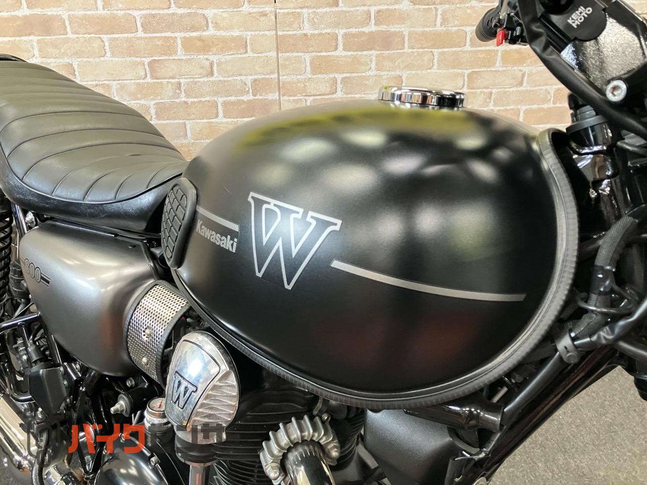 W800 ストリート　エンジンガード　クリアウインカー　クリアテール　サイドバックサポート　ハンドル　レバー等カスタム_30