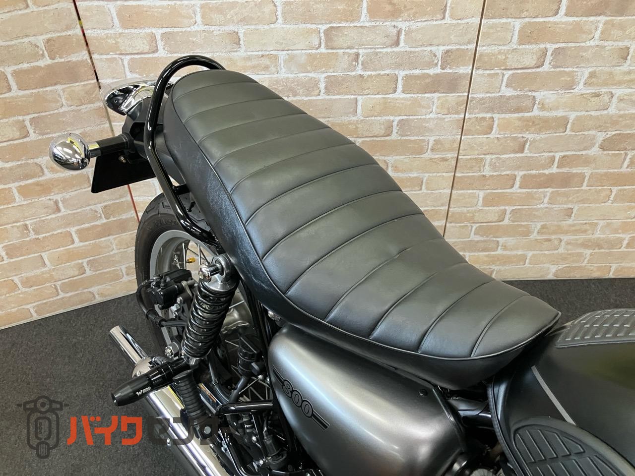 W800 ストリート　エンジンガード　クリアウインカー　クリアテール　サイドバックサポート　ハンドル　レバー等カスタム_31