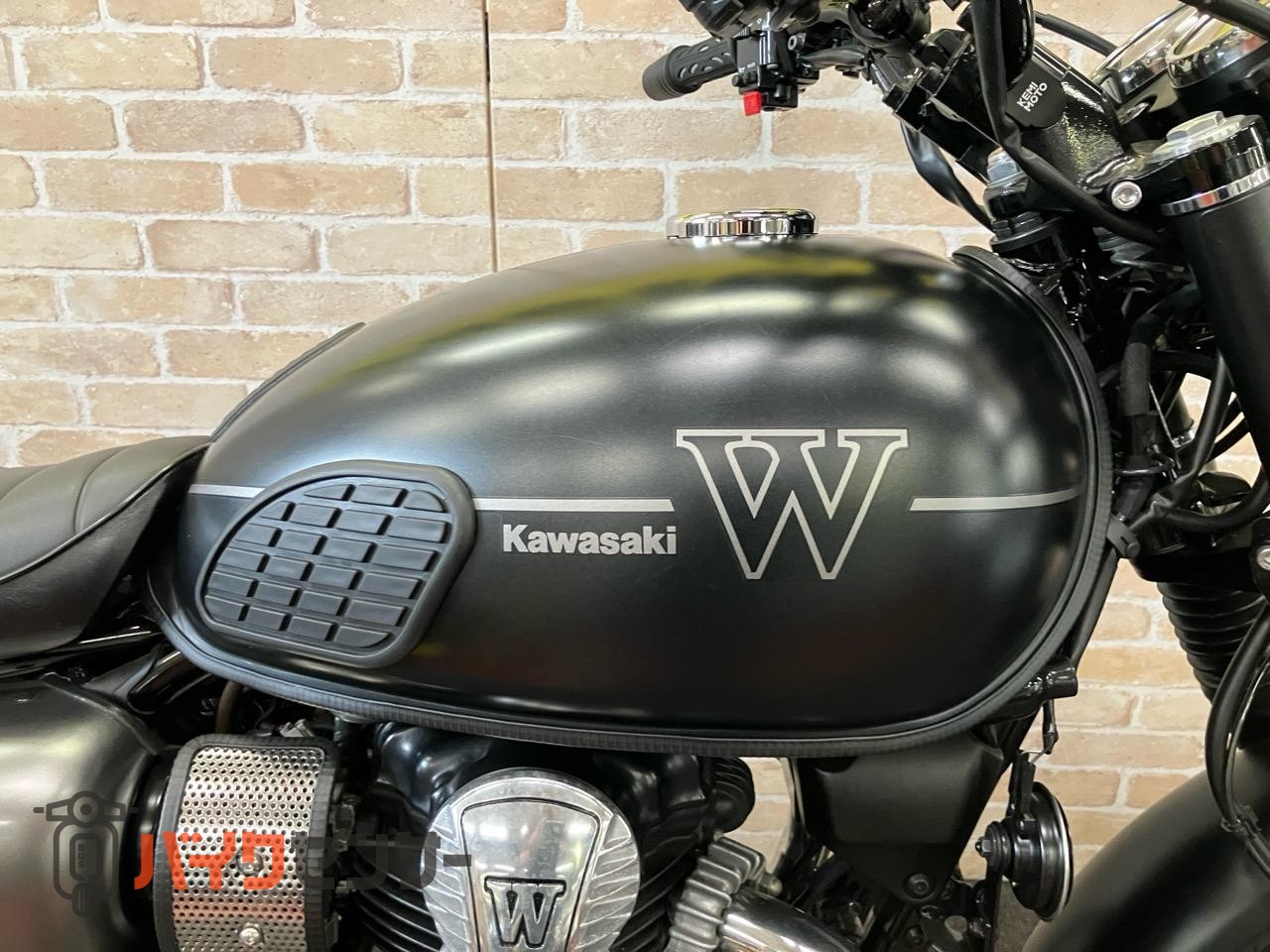 W800 ストリート　エンジンガード　クリアウインカー　クリアテール　サイドバックサポート　ハンドル　レバー等カスタム_36