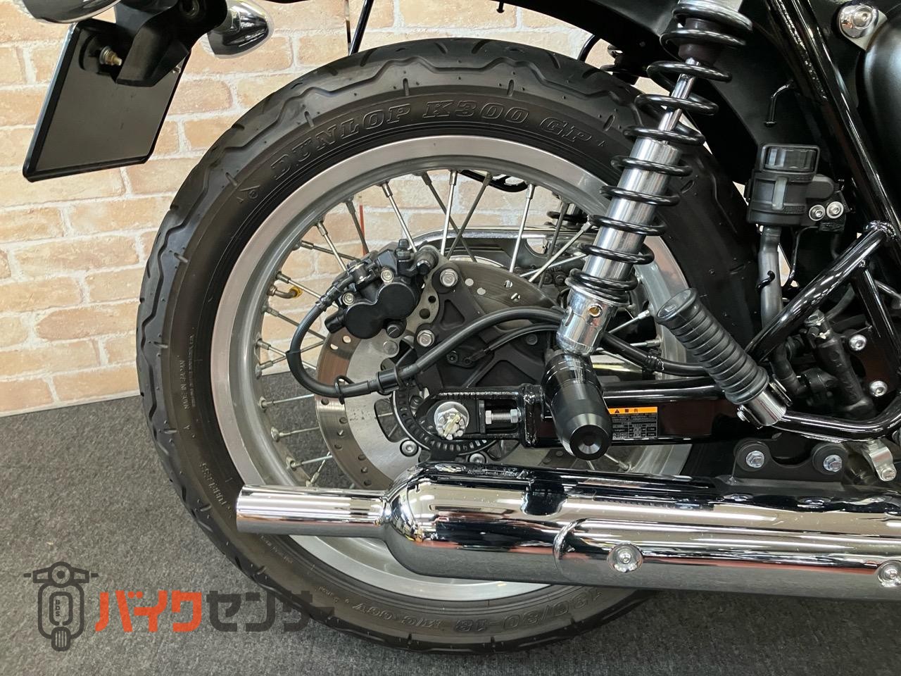 W800 ストリート　エンジンガード　クリアウインカー　クリアテール　サイドバックサポート　ハンドル　レバー等カスタム_40