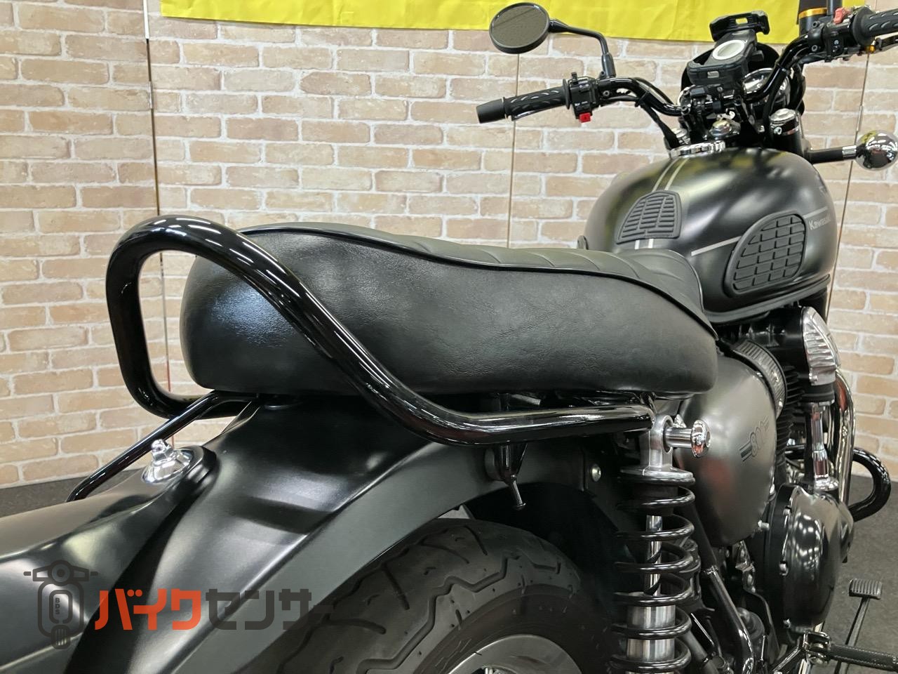 W800 ストリート　エンジンガード　クリアウインカー　クリアテール　サイドバックサポート　ハンドル　レバー等カスタム_44
