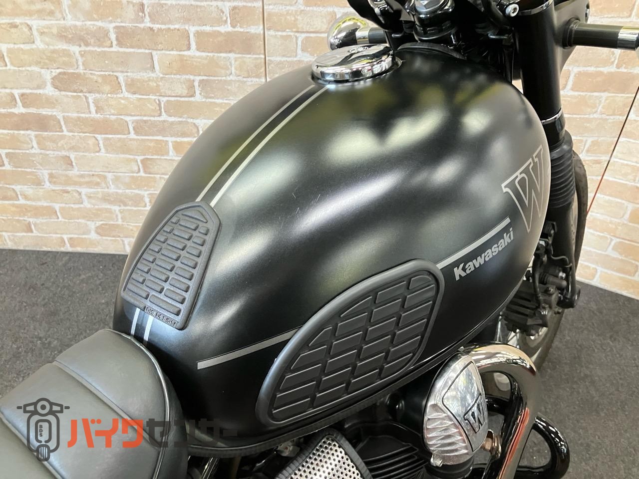 W800 ストリート　エンジンガード　クリアウインカー　クリアテール　サイドバックサポート　ハンドル　レバー等カスタム_46