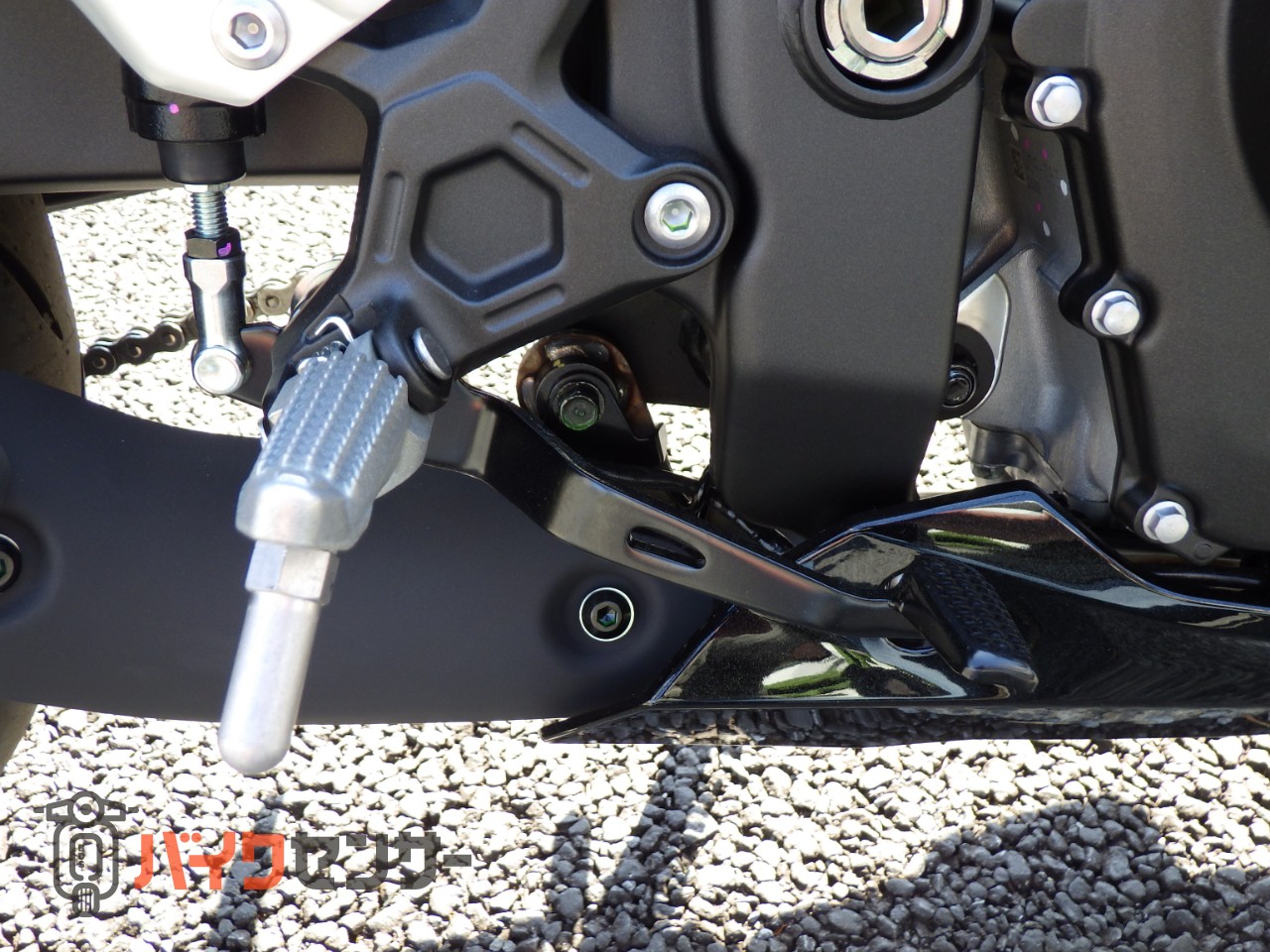 カワサキ NINJA ZX-4R SE 2026モデル クイックシフター USB電源