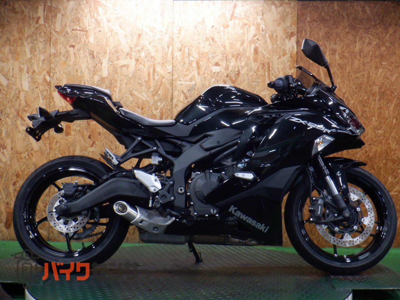 カワサキ NINJA ZX-25R ワンオーナー車両 クイックシフター装着