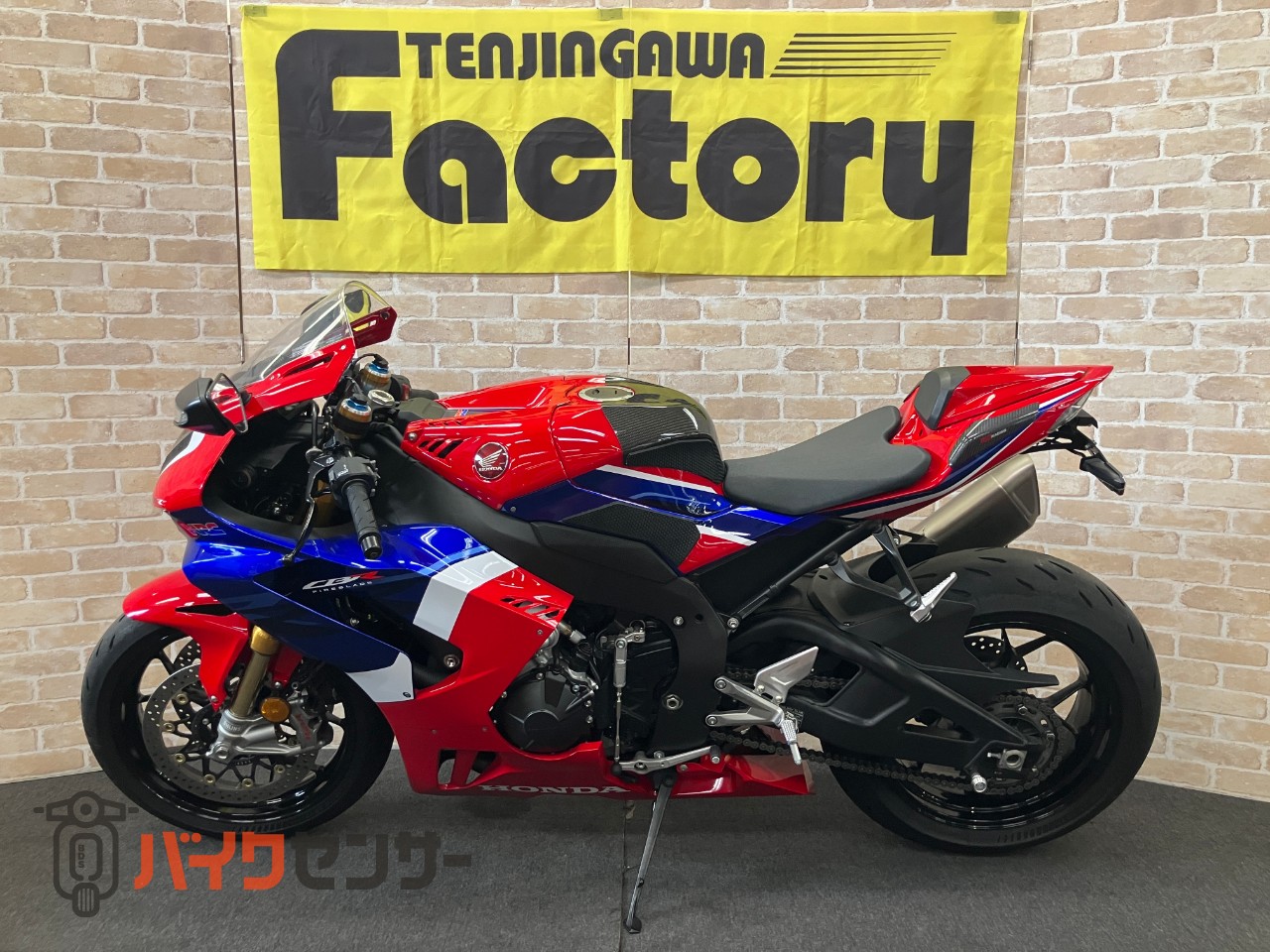 CBR1000RR-R　SP　 カーボンタンクカバー　シングルシート　フェンダーレス　アラーム_1