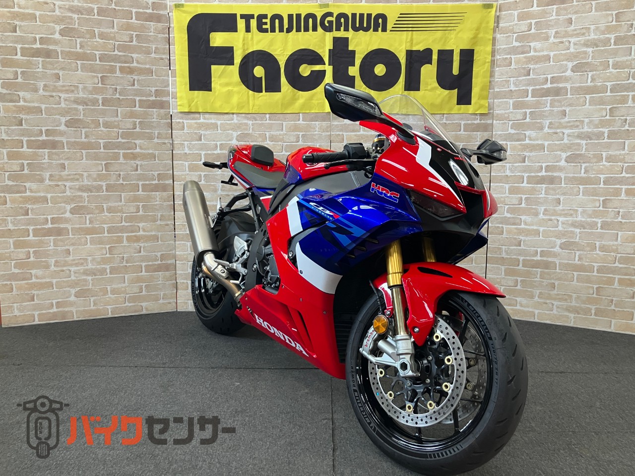 CBR1000RR-R　SP　 カーボンタンクカバー　シングルシート　フェンダーレス　アラーム_2