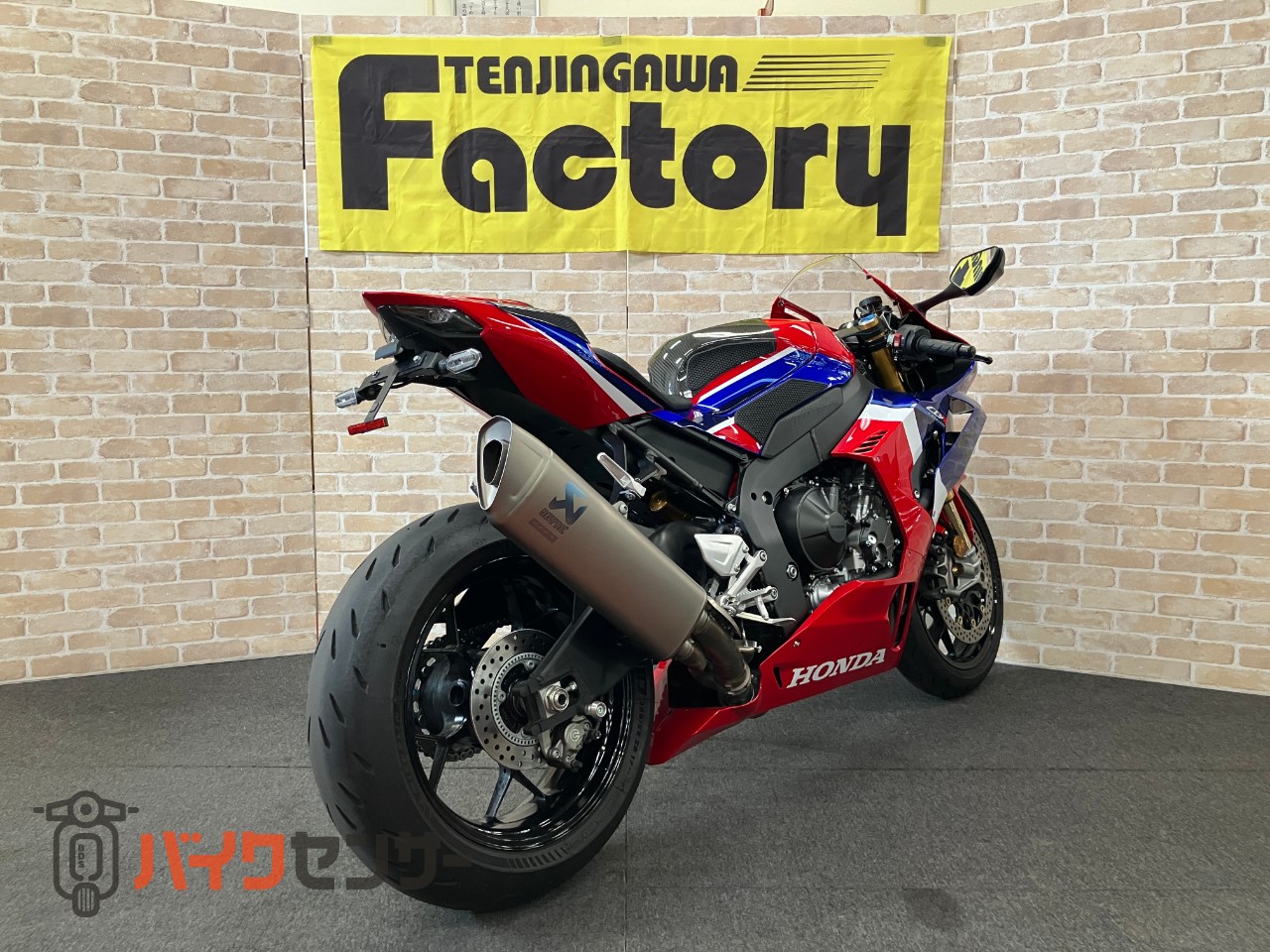 CBR1000RR-R　SP　 カーボンタンクカバー　シングルシート　フェンダーレス　アラーム_4