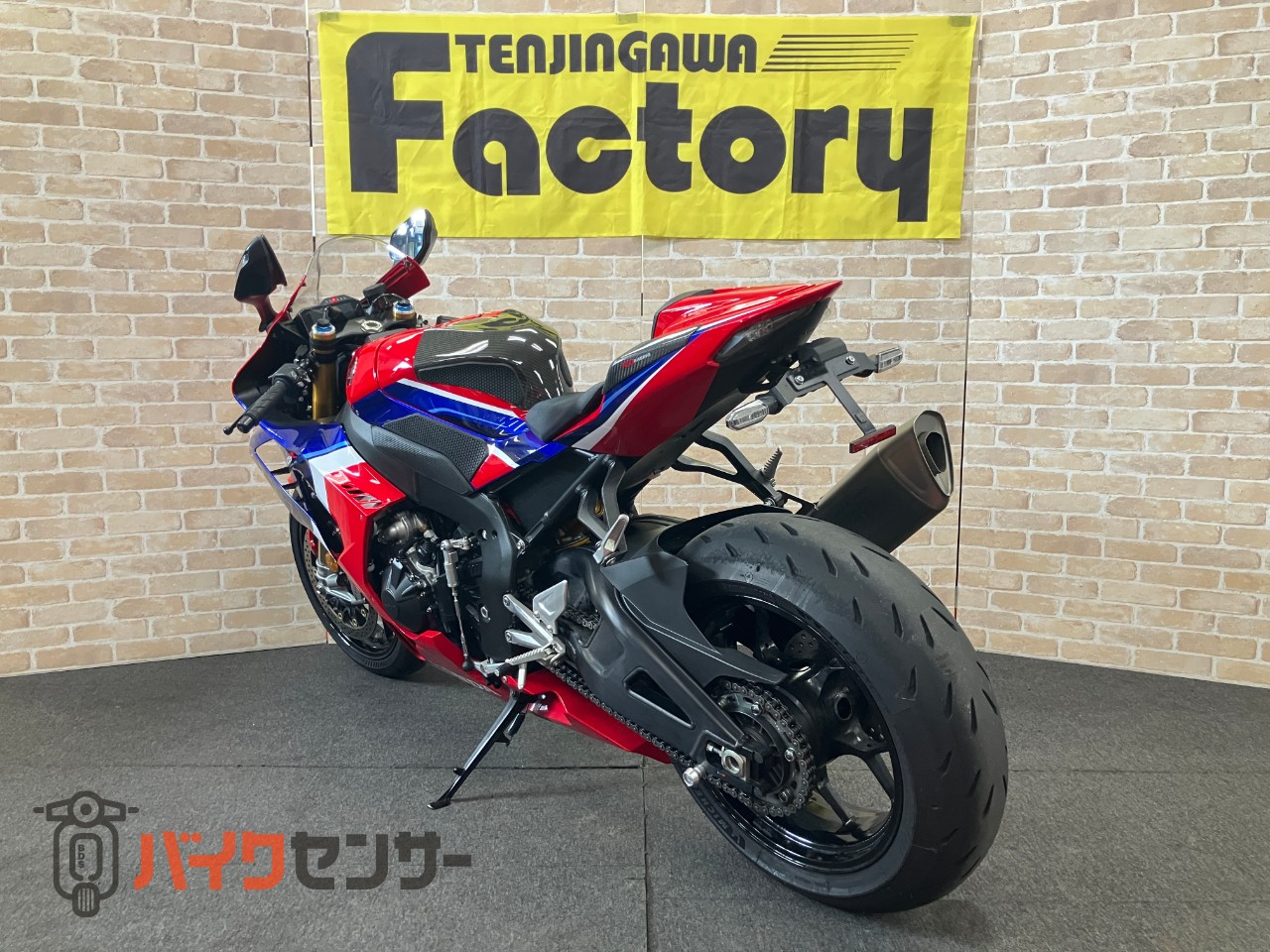 CBR1000RR-R　SP　 カーボンタンクカバー　シングルシート　フェンダーレス　アラーム_5