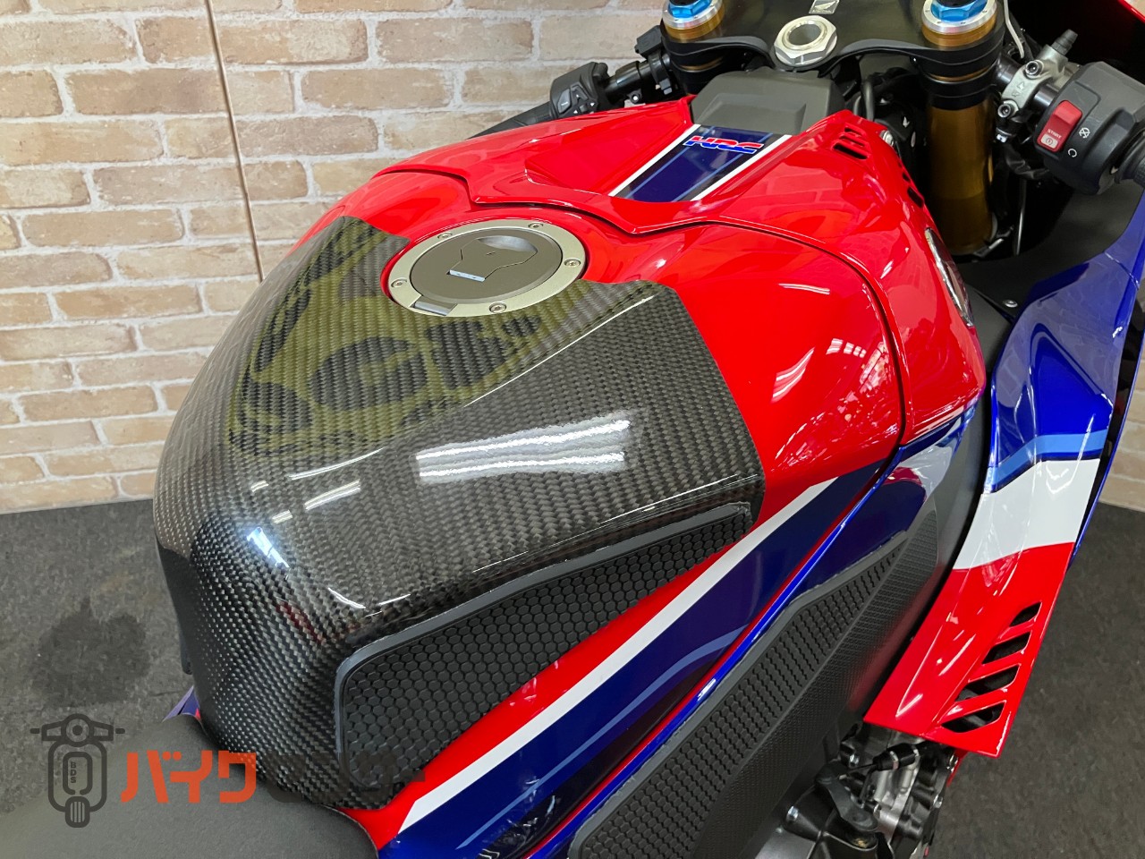 CBR1000RR-R　SP　 カーボンタンクカバー　シングルシート　フェンダーレス　アラーム_9