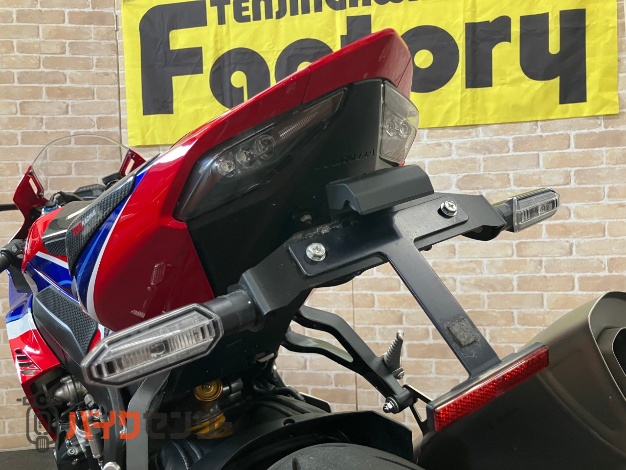 CBR1000RR-R　SP　 カーボンタンクカバー　シングルシート　フェンダーレス　アラーム_12