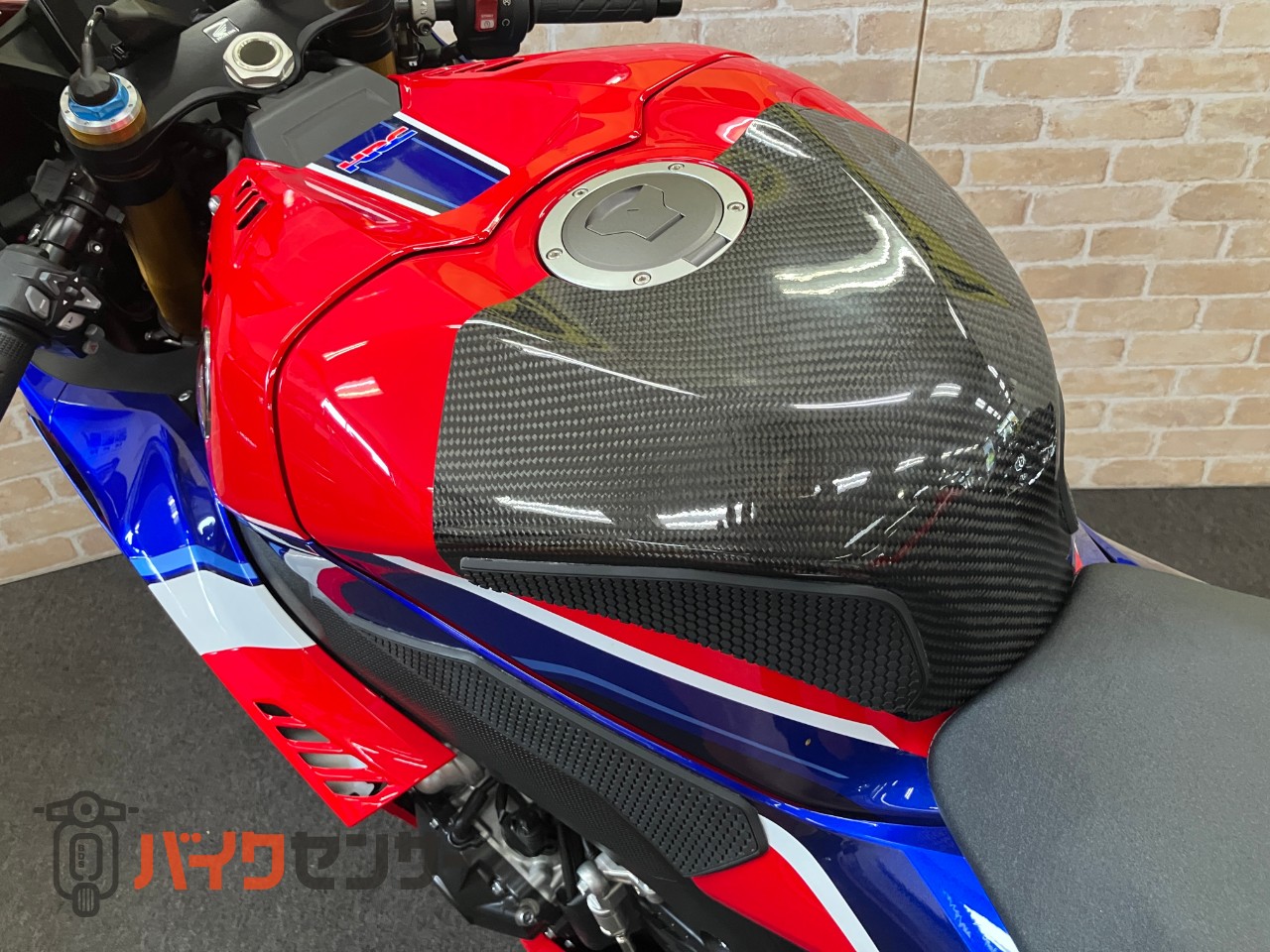 CBR1000RR-R　SP　 カーボンタンクカバー　シングルシート　フェンダーレス　アラーム_13