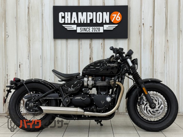 TRIUMPH　ボンネビル　ボバー　エンジンガード付き　純正サイドバッグ